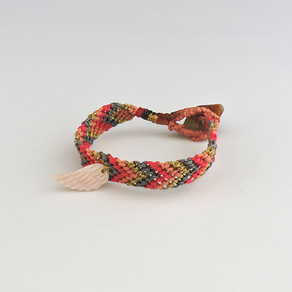 Μακραμέ βραχιόλι με φίλντισι φτερό