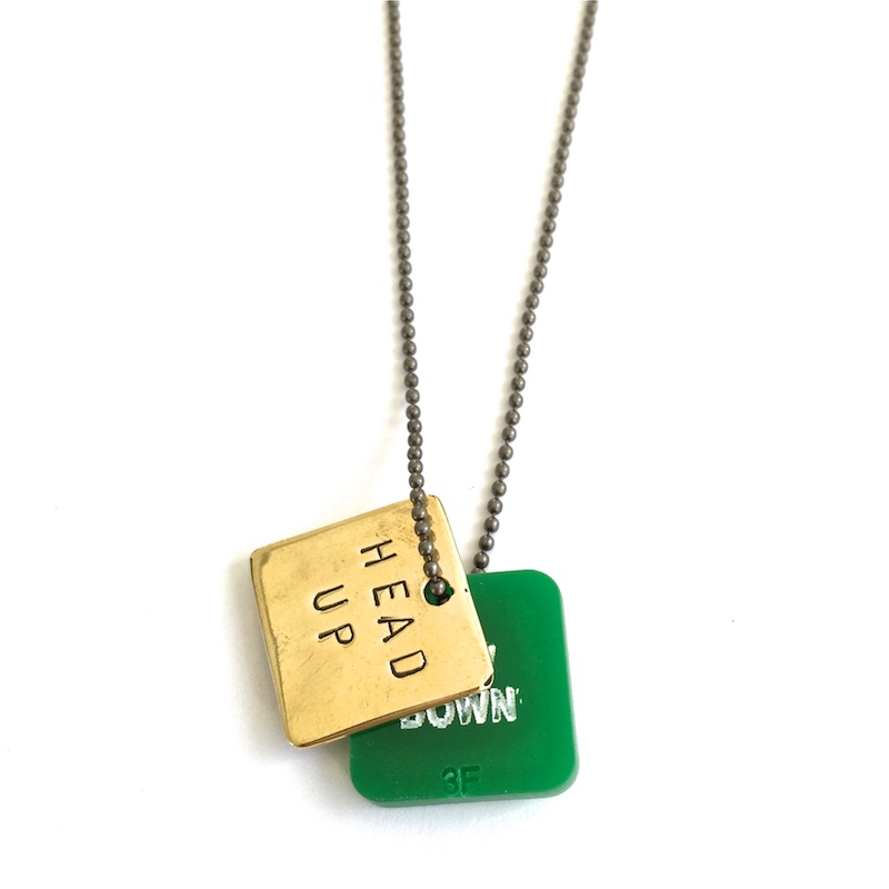 Κρεμαστό 'Jaw Down Head Up'